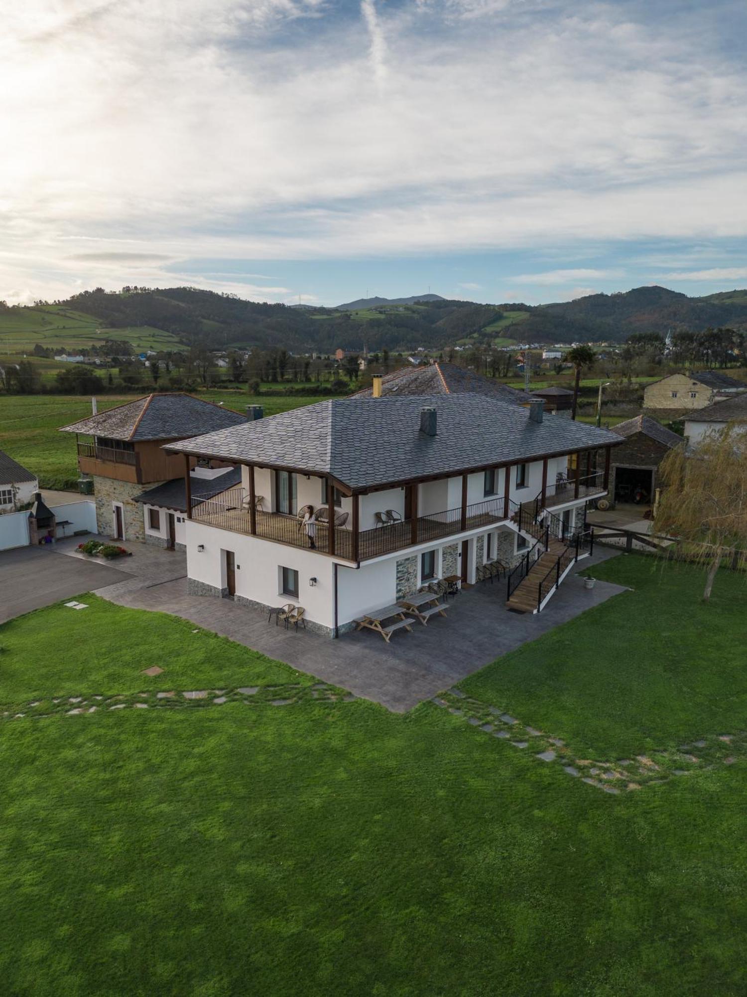 La Quintana De Figares Apartman Luarca Kültér fotó
